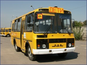 Террористы передвигаются по Луганску на школьных автобусах