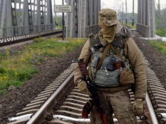 Террористы взорвали путепровод на Донбассе