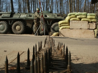 Россия начала сооружать колючий забор на границе с Украиной