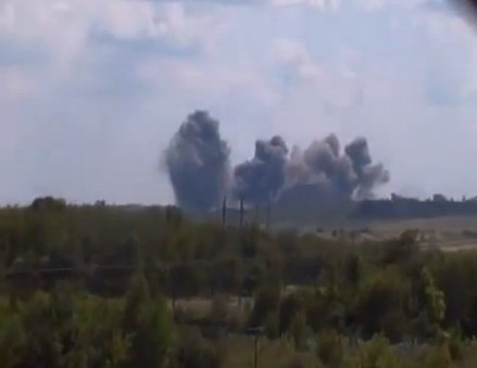 Украинская авиация разбила террористов в хлам. Видео. 18+