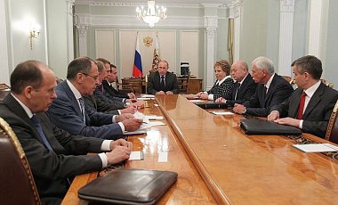 Путин поздно вечером провел совещание Совбеза по Украине