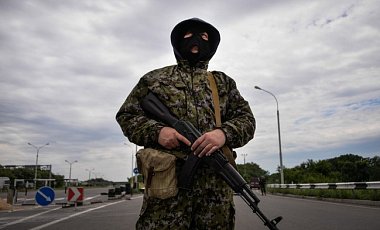 В Донецке обстреливали аэропорт, транспорт ходит с перебоями