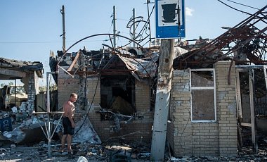 В Донецке снаряд попал в жилой дом, погиб человек
