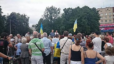 В Славянске местные жители провели акцию «за возрождение» - зовут всех на уборку последствий «ДНР»