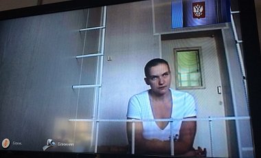 Савченко общается с судьей Воронежского суда на украинском языке