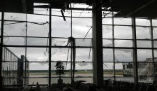 В Донецке продолжаются бои возле аэропорта, над городом слышен гул самолета, - мэрия
