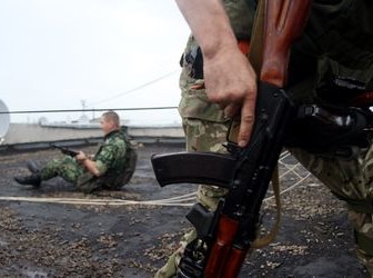 Российские диверсанты в Донецке засели в школах и заставляют население строить укрепления