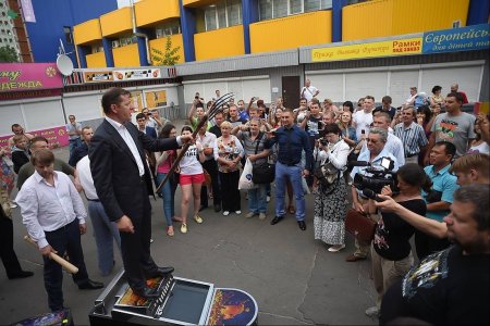 Олег Ляшко разгромил нелегальный зал игровых автоматов в Киеве
