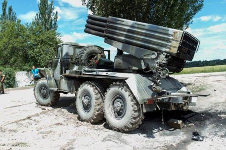 СНБО: Боевики обстреляли из установок "Град" 4 дачных поселка в Луганской области