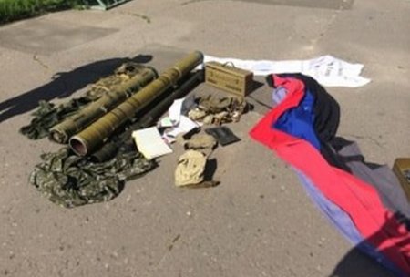 В Славянске и Краматорске боевики бросили оружие и форму РФ (фото)