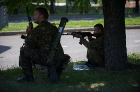 Боевики продолжают обстреливать Луганск под видом украинской армии