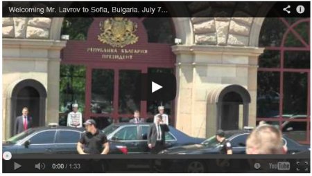 В Болгарии Лаврова встречали криками «Путин - ху***ло!» и «Тут не Москва!» (Видео)