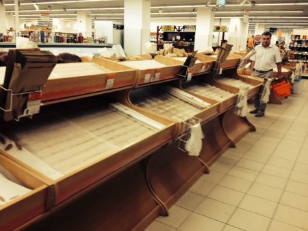 В супермаркетах Крыма нет продуктов. Фото