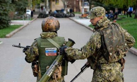 В Донецке местные жители начали "валить" террористов
