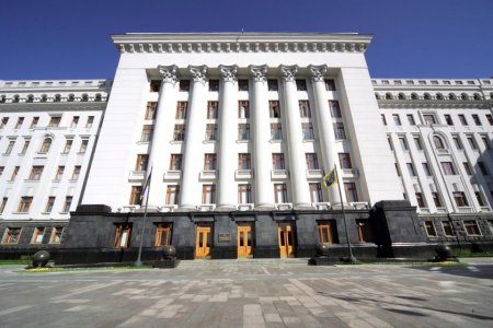Порошенко сократил штат Администрации президента более чем на 100 человек