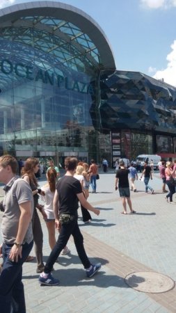В Киеве эвакуировали людей из ТЦ Ocean Plaza. Поступило сообщение о заминировании