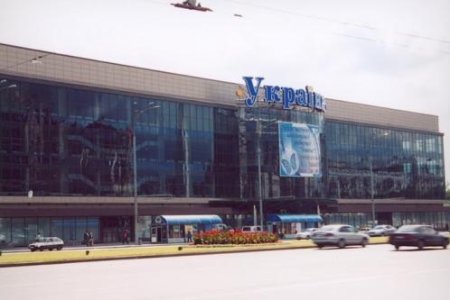 Минный бум: в Киеве заминировали три ТРЦ, строительный гипермаркет, Южный и Центральный ЖД вокзалы