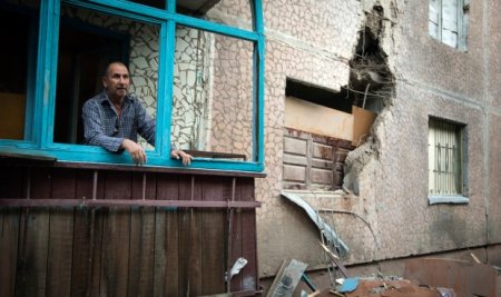 В Славянске Донецкой области во время боевых действий было полностью разрушено 169 домов частного сектора и 190 квартир