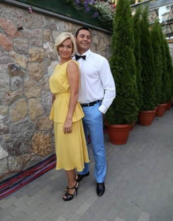 "Звезды" поддержали Украину на "Новой Волне" сине-желтыми одеждами