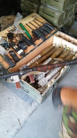 Бойцы АТО выявили в Лисичанске арсенал оружия из России