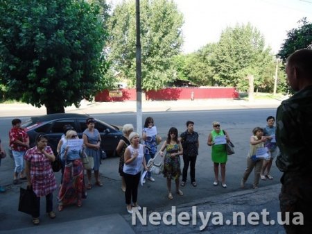 Жительницы Алчевска просят боевиков убраться из города