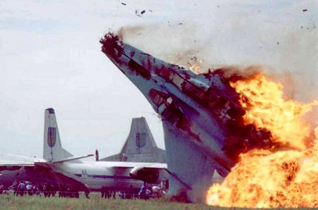 Годовщина Скниловской трагедии. 27 июля 2002 года во время проведения авиашоу во Львове в результате падения СУ-27 погибли 78 человек. Видео