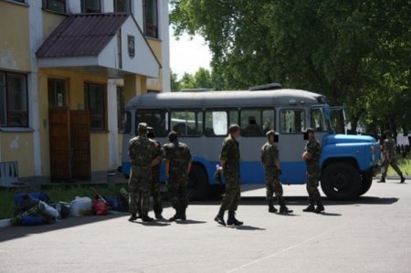 Крымчане передают посылки бойцам украинской армии. Видео