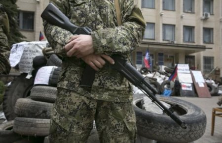 Россия перебрасывает своих военных на помощь террористам в Луганск. Видео