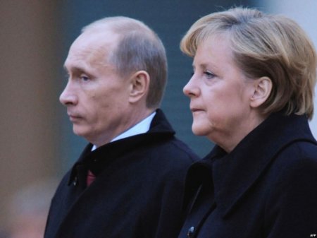 Меркель прервет отпуск ради чрезвычайного саммита ЕС, чтобы ввести секторные санкции против РФ