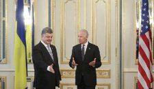 Байден-Порошенко: Работает специальная группа для расширения экономической поддержки Украины