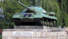 Захваченный боевиками танк-памятник Второй мировой вернут на постамент, - Минобороны