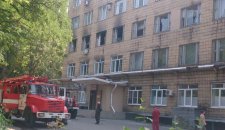 В результате попадания снаряда в больницу в Донецке погиб один человек