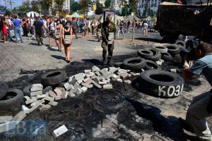 На Майдане строят новые баррикады