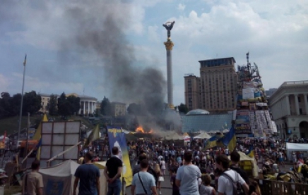 На Майдане снова горят палатки