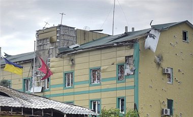 В Луганске не прекращаются вооруженные противостояния и обстрелы