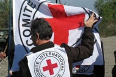 Представители Красного Креста приступили к осмотру российского гуманитарного груза