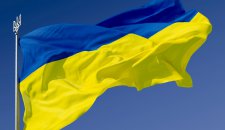Восьмиметровый флаг Украины подняли в Рубежном