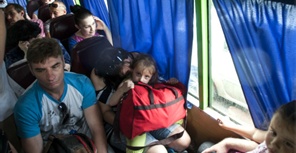 Количество переселенцев из Донбасса и Крыма превышает 112 тыс человек - МЧС