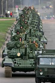 Очевидцы: Из России в Украину едет колонна из 100 танков