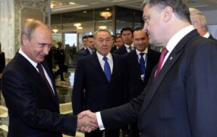 Красноречивые 6 секунд: как Порошенко встретил Путина. Видео
