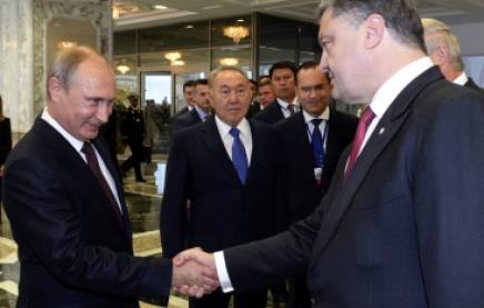 Красноречивые 6 секунд: как Порошенко встретил Путина. Видео Красноречивые 6 секунд: как Порошенко встретил Путина. Видео