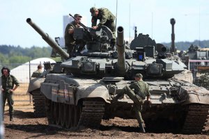 Украинская армия под Иловайском уничтожила колонну российских танков Украинская армия под Иловайском уничтожила колонну российских танков