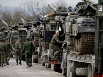 Вблизи границы с Украиной находятся 20 тысяч российских военных - НАТО