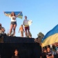 В Мариуполе на антивоенный митинг вышли люди разных национальностей с сине-желтыми флагами