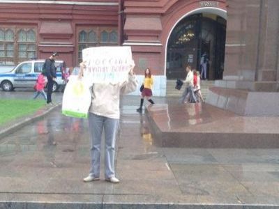 В Москве опять задержали активиста за антивоенный плакат