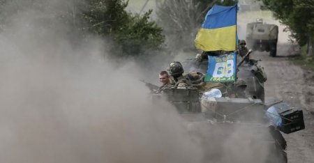 Силовики под обстрелом из "Градов" отбили атаку 150 террористов и трех российских танков