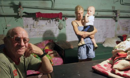 Фоторепортаж из бомбоубежища в Горловке Фоторепортаж из бомбоубежища в Горловке