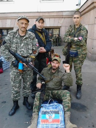 Молодой фашист из Москвы хвастается тем, что воюет против Украины на Донбассе