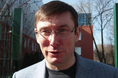 "Черный" бизнес В. Захарченко больше не процветает, хотя "среднее звено" пробует его возродить - Ю. Луценко