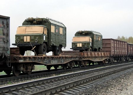 Из России железной дорогой прибыло 10 вагонов техники